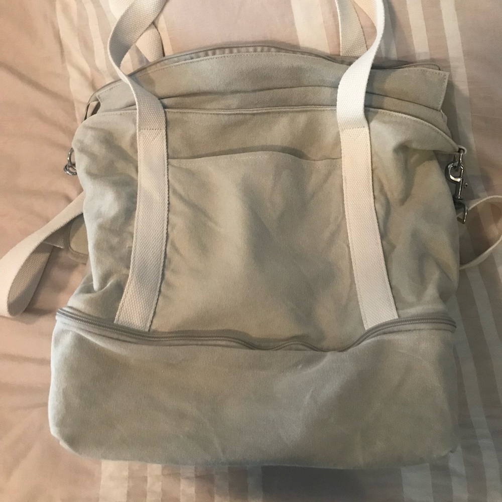 Lo & Sons Catalina Deluxe Tote in Dove Gray
